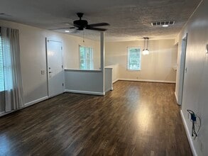 280 E Crossville Rd, Roswell, GA à louer Photo intérieure- Image 2 de 11