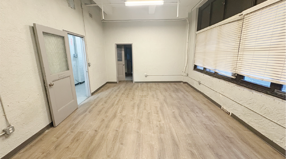 32-31 57th St, Woodside, NY à louer - Photo du bâtiment - Image 2 de 5