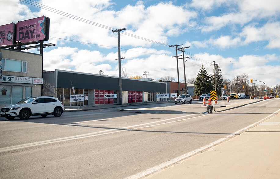 612-620 Academy Rd, Winnipeg, MB for lease - Building Photo - Image 2 of 5