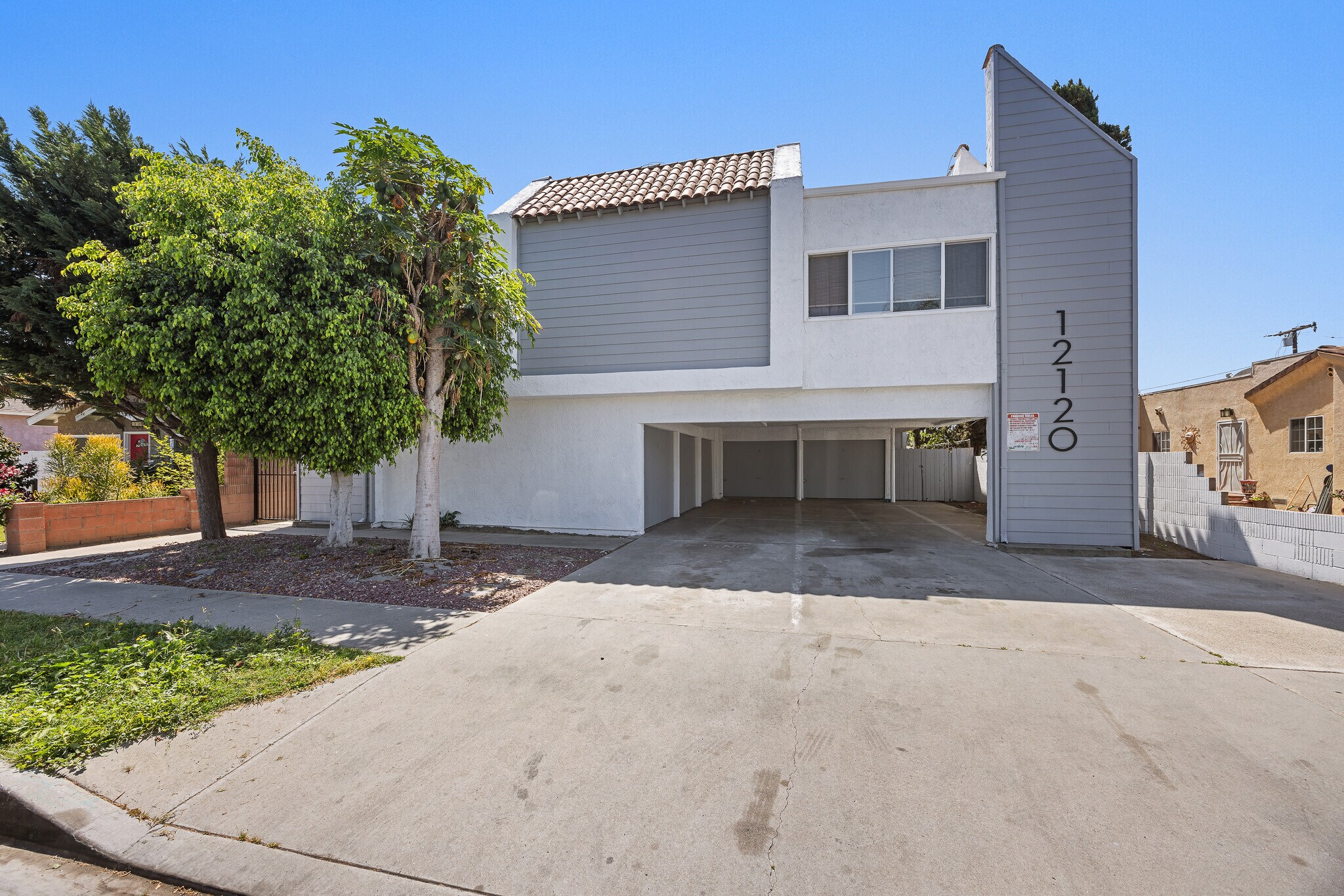 12120 215th St, Hawaiian Gardens, CA à vendre Photo principale- Image 1 de 43
