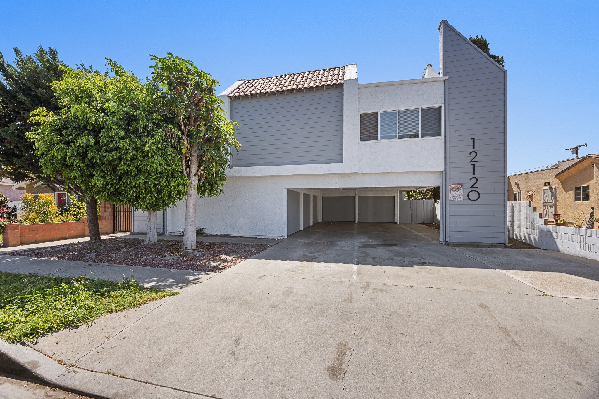 12120 215th St, Hawaiian Gardens, CA for sale Primary Photo- Image 1 of 43