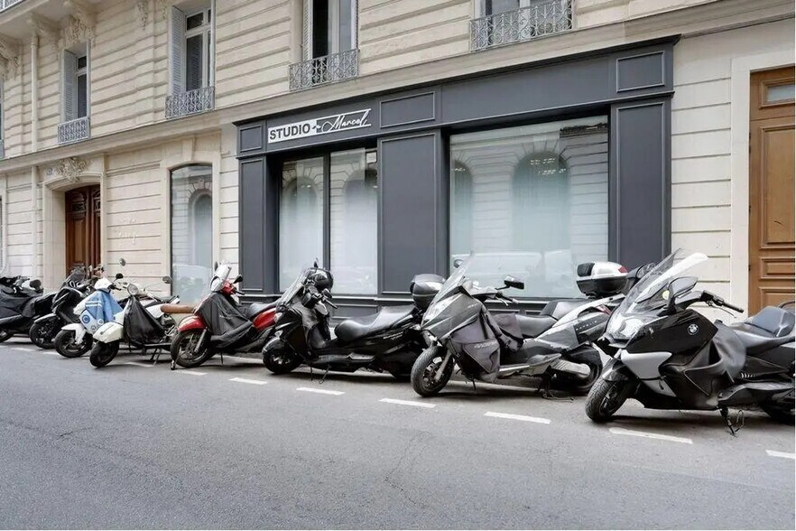 65 Rue D'Anjou, Paris à louer - Photo du bâtiment - Image 2 de 5