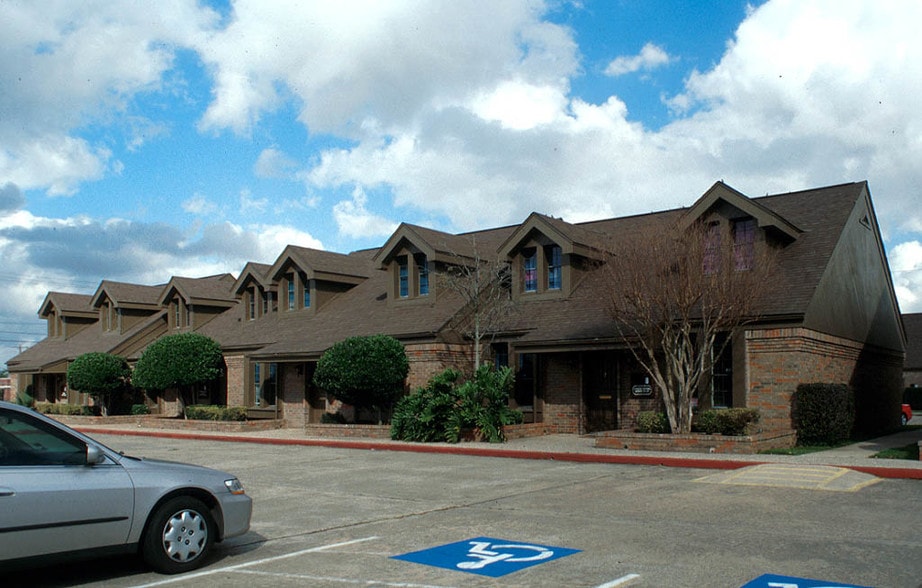 6910 Bellaire Blvd, Houston, TX for sale - Building Photo - Image 2 of 23
