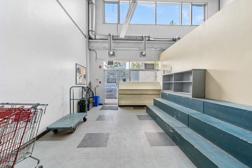 5718 1A St SW, Calgary, AB for sale - Interior Photo - Image 1 of 1
