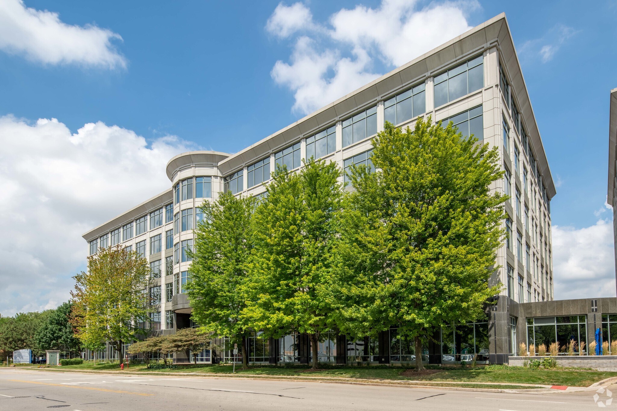 9600 W Bryn Mawr Ave, Rosemont, IL à louer Photo du bâtiment- Image 1 de 20