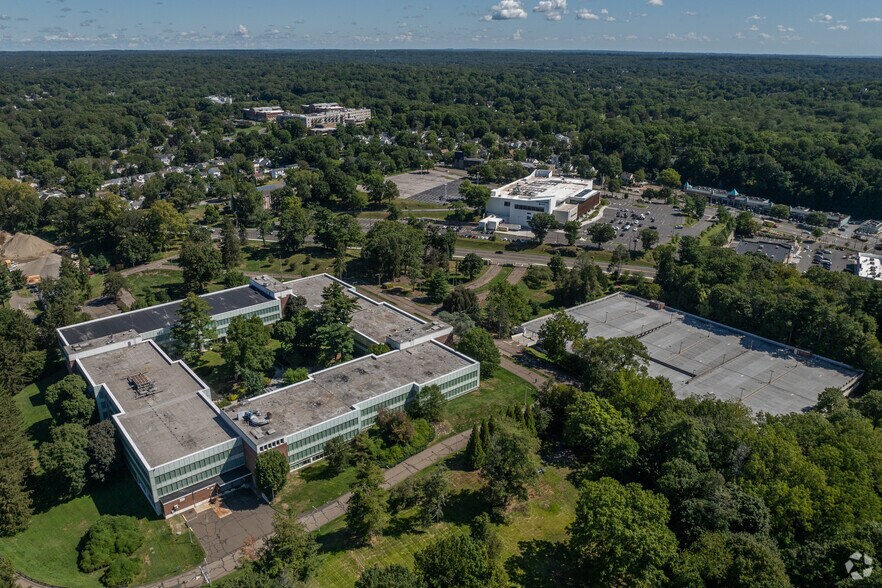 120 Long Ridge Rd, Stamford, CT à louer - Photo du bâtiment - Image 3 de 24