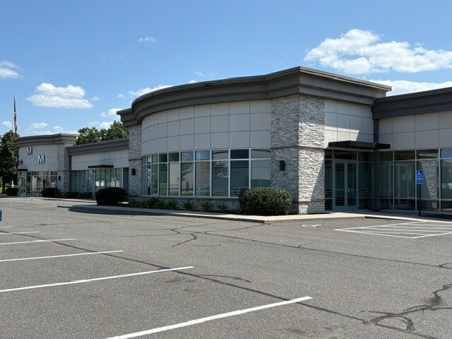 134 Capital Dr, West Springfield, MA à louer - Photo du bâtiment - Image 3 de 9
