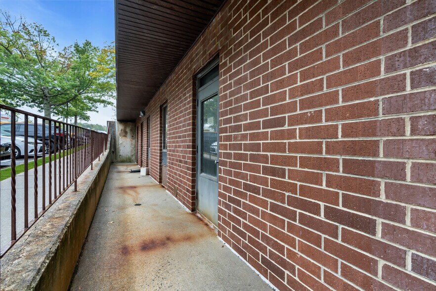 721 N Beers St, Holmdel, NJ à vendre - Photo du bâtiment - Image 3 de 4
