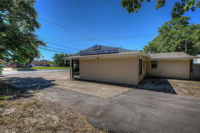737 Irby Ln, Irving, TX à vendre - Photo du bâtiment - Image 3 de 28