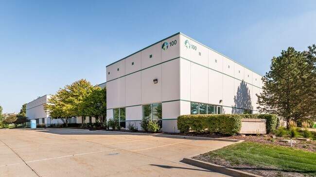 More details for 90-100 W Lake Dr, Glendale Heights, IL - Industrial for Lease
