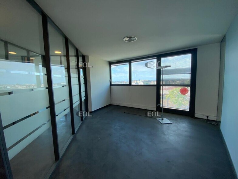 Office in Marseille for sale - Building Photo - Image 3 of 6