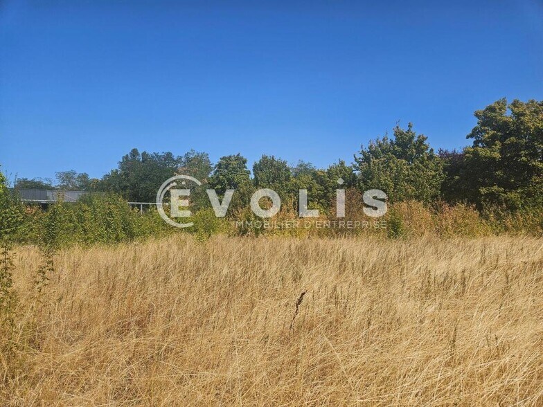 Land in Villejust for sale - Building Photo - Image 3 of 7