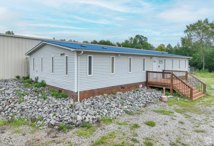 6645 Denver Industrial Park Rd, Denver, NC à louer - Photo du bâtiment - Image 3 de 23