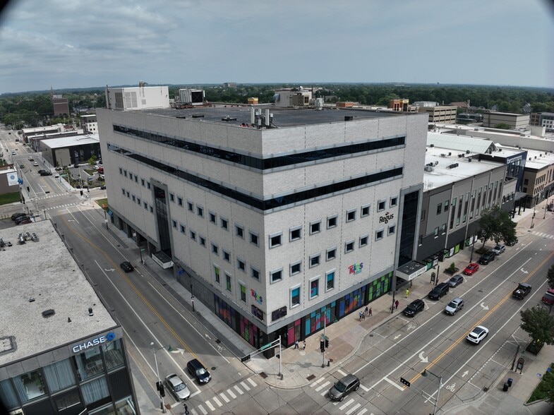 Lender-Owned Office Condo Portfolio portefeuille de 6 propriétés à vendre sur LoopNet.ca - Communauté Matterport - Image 2 de 20