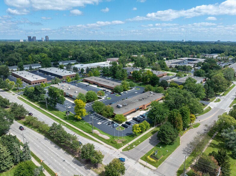 21455 Melrose Ave, Southfield, MI à louer - Photo du bâtiment - Image 3 de 18