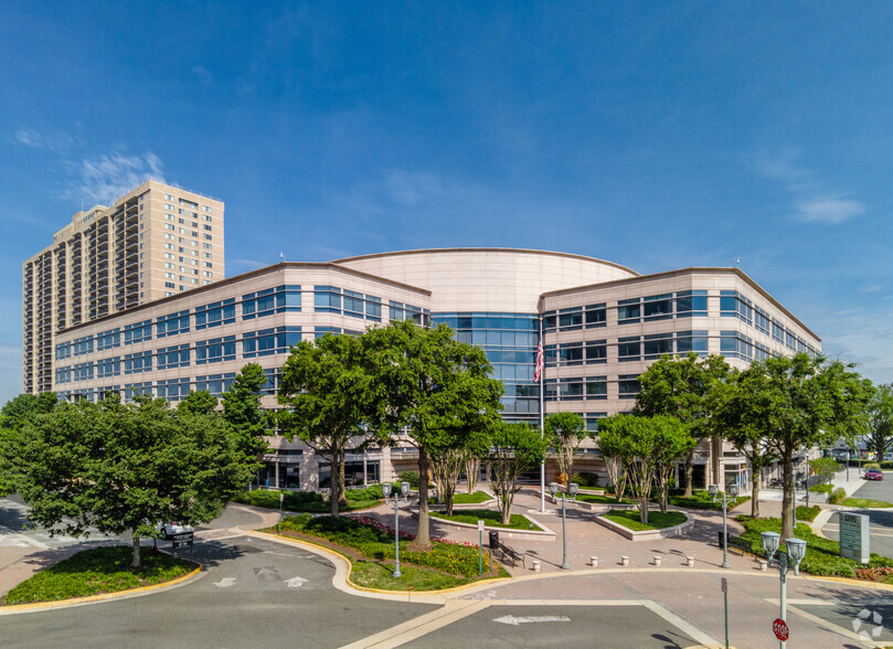 5275 Leesburg Pike, Falls Church, VA à louer - Photo du bâtiment - Image 1 de 12