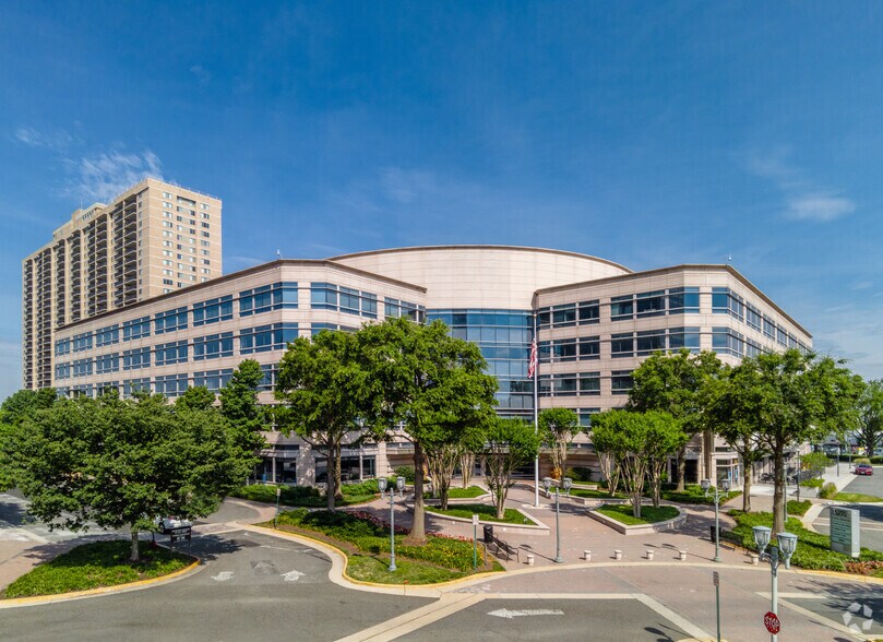 5275 Leesburg Pike, Falls Church, VA à louer - Photo principale - Image 1 de 12