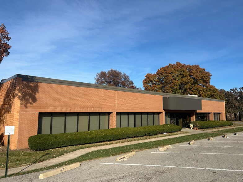 6800-6840 Squibb Rd, Mission, KS à louer - Photo du bâtiment - Image 2 de 9
