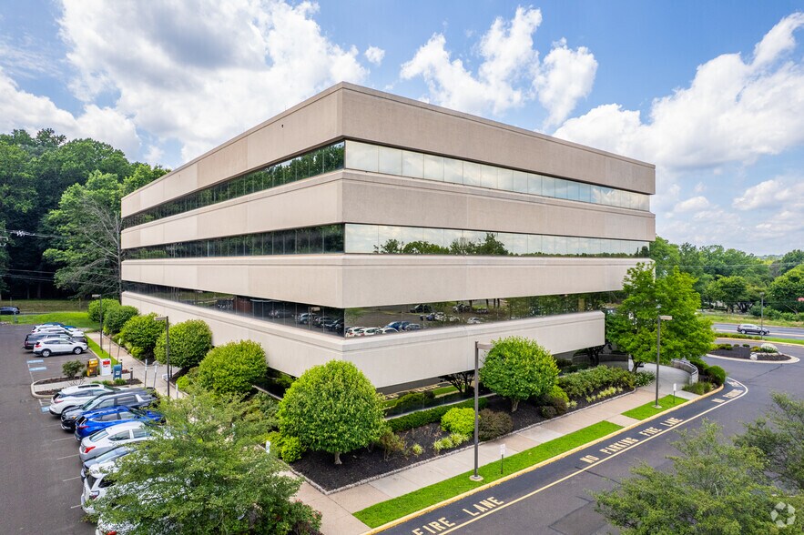 1717 Newtown Langhorne Rd, Langhorne, PA for lease - Building Photo - Image 2 of 22