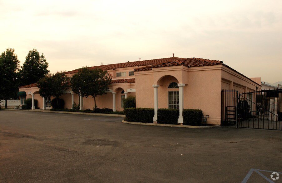 710 N Mountain Ave, Ontario, CA à louer - Photo du bâtiment - Image 3 de 5