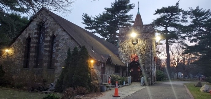 555 Advent St, Westbury, NY à louer - Photo du bâtiment - Image 2 de 4