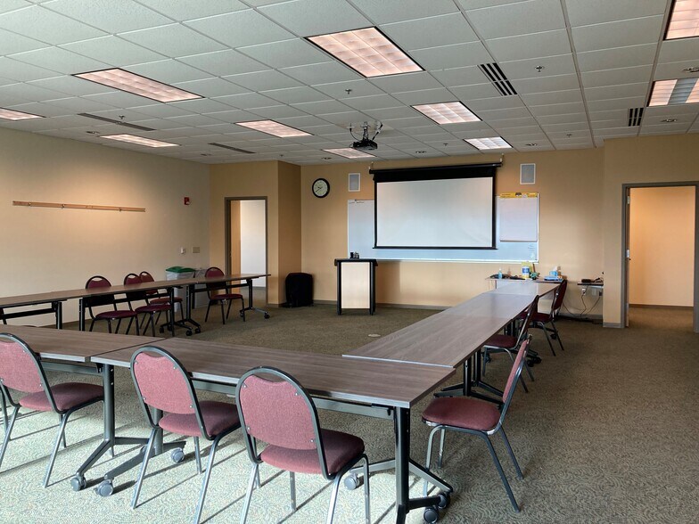 1414 Mac Arthur Rd, Madison, WI à louer - Photo du bâtiment - Image 2 de 3