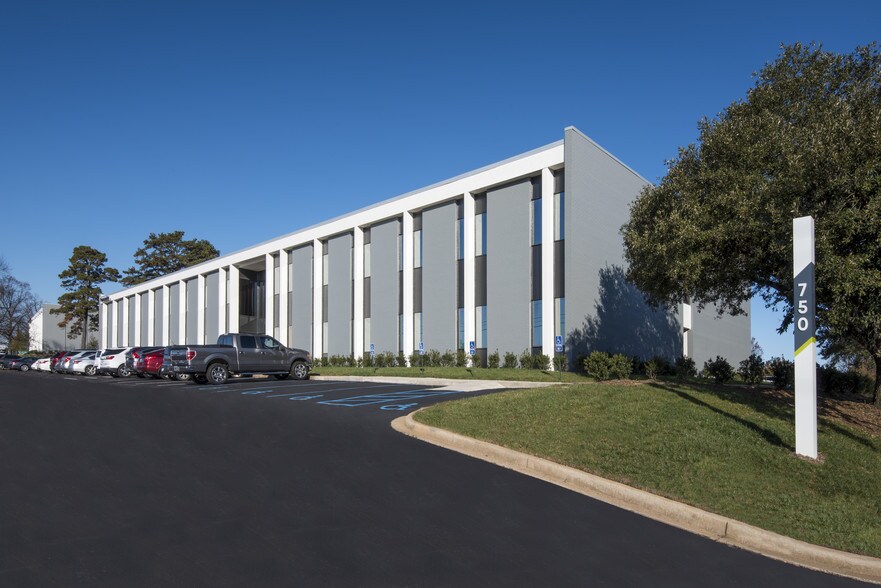 750 executive center Dr, Greenville, SC à louer - Photo principale - Image 1 de 6