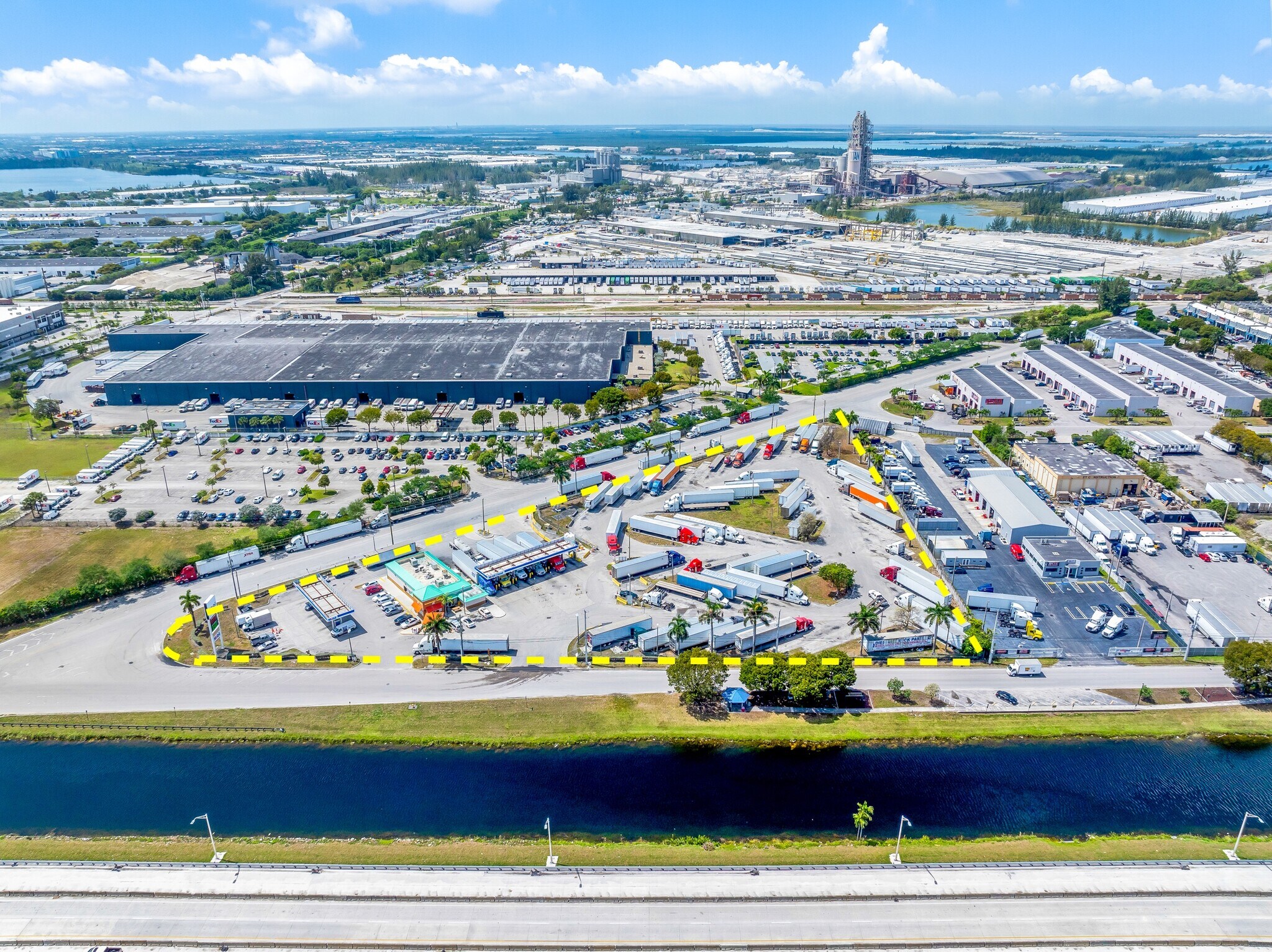 12200 NW S River Dr, Miami, FL à vendre Photo du bâtiment- Image 1 de 33