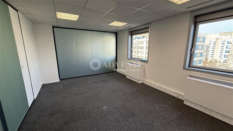 Office in Noisy-le-Grand for lease - Interior Photo - Image 1 of 7