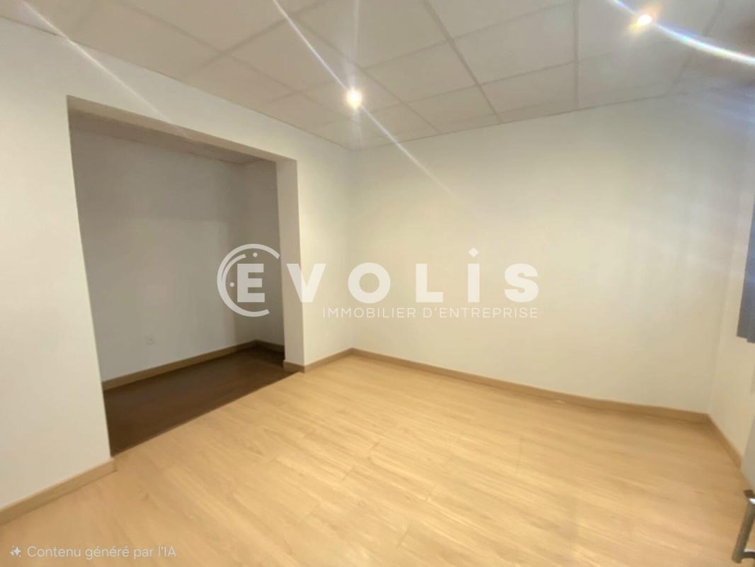 Office in Saint-Maur-des-Fossés for lease Interior Photo- Image 1 of 9
