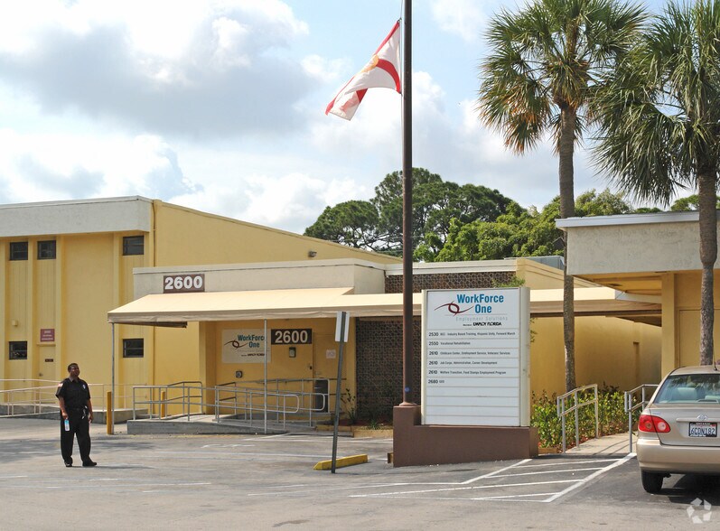 2600 W Oakland Park Blvd, Oakland Park, FL à vendre - Photo principale - Image 1 de 1