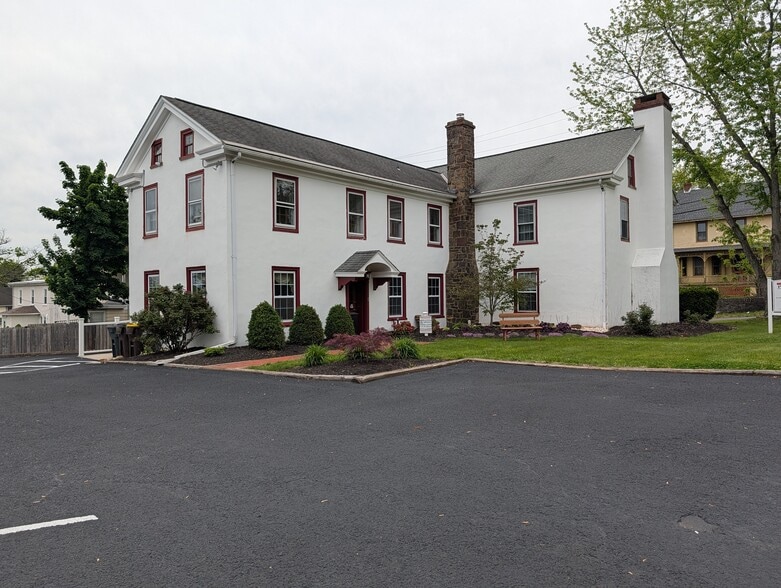 46 Hilltown Pike, Line Lexington, PA for sale - Primary Photo - Image 1 of 34
