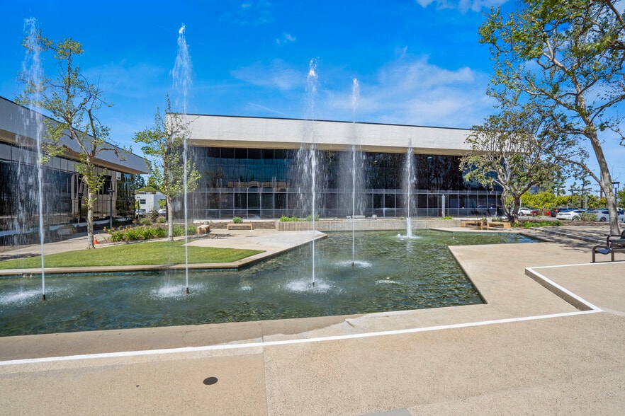 23421 S Pointe Dr, Laguna Hills, CA for lease - Building Photo - Image 2 of 8