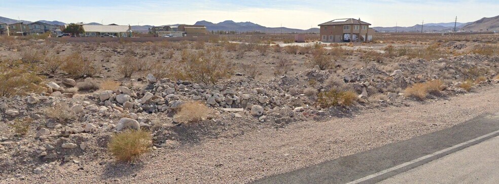 West Of Bermuda & S Of Volunteer, Henderson, NV à vendre - Photo du bâtiment - Image 2 de 3