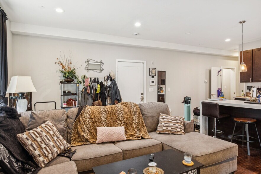 922 N 17th St, Philadelphia, PA à vendre - Photo du bâtiment - Image 2 de 40