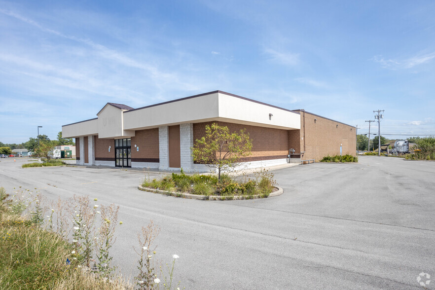 3906 Brewerton Rd, North Syracuse, NY for lease - Primary Photo - Image 1 of 19