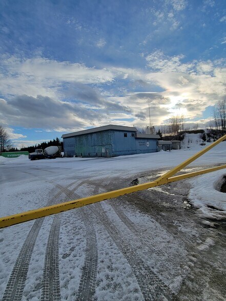 801 Mill rd, Mackenzie, BC à vendre - Photo du bâtiment - Image 2 de 26