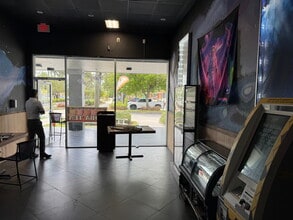 6805-7031 Taft St, Hollywood, FL for lease Interior Photo- Image 2 of 9