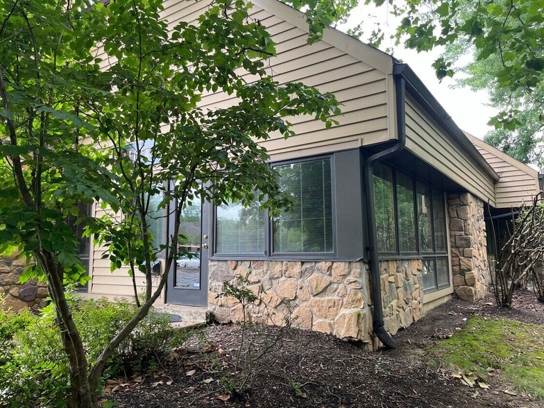 1000 Germantown Pike, Plymouth Meeting, PA for sale - Building Photo - Image 2 of 6