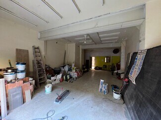 Plus de détails pour Multi-résidentiel à vendre
