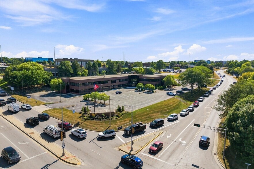 601-611 N Barker Rd, Brookfield, WI for lease - Aerial - Image 2 of 34
