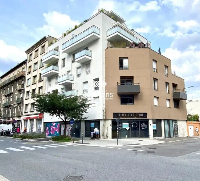 Commerce de détail dans Grenoble à louer - Photo du bâtiment - Image 2 de 8
