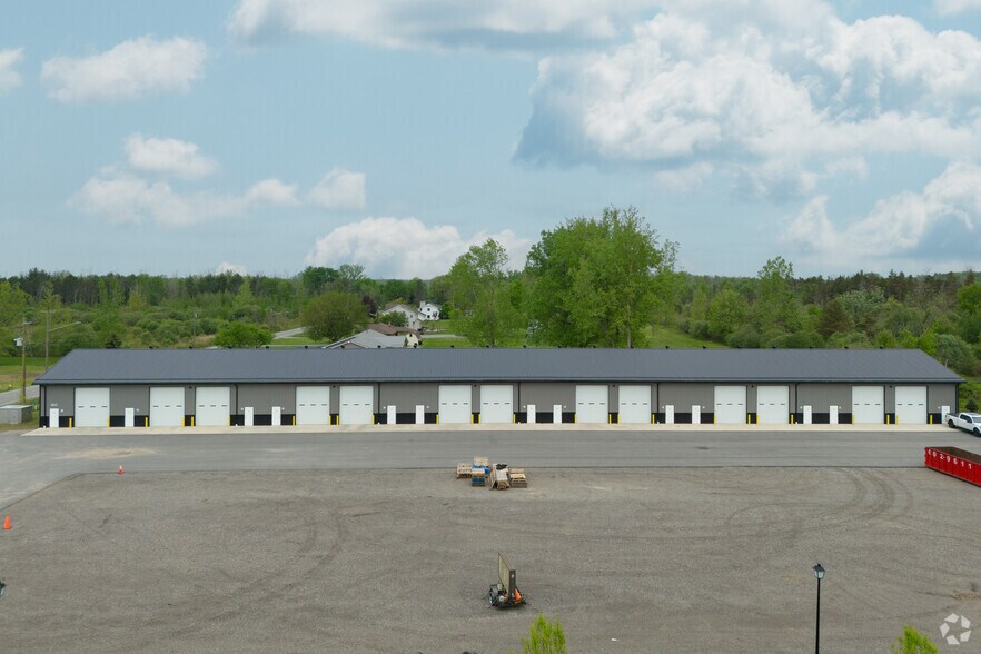 11668 Broadway St, Alden, NY à louer - Photo du bâtiment - Image 3 de 12