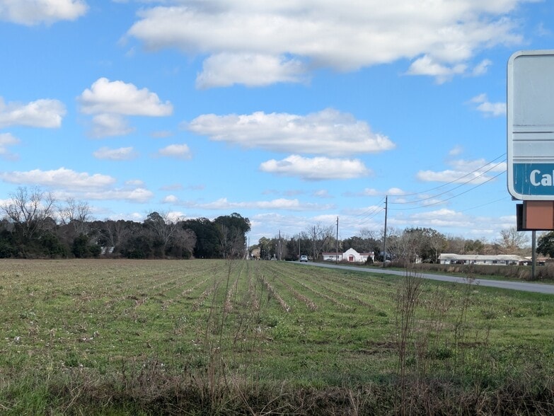 5015 W Spencer Field Rd, Pace, FL for sale - Primary Photo - Image 1 of 6