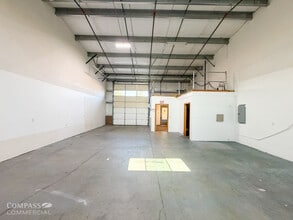 20720 High Desert Ln, Bend, OR for lease Interior Photo- Image 2 of 4