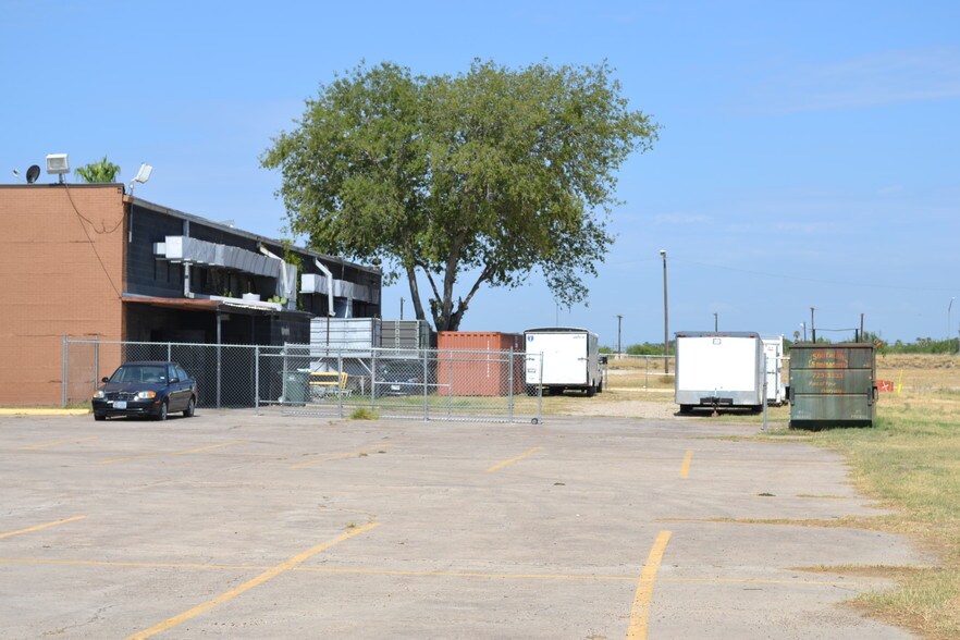 5064 E Saunders St, Laredo, TX for sale - Building Photo - Image 3 of 10