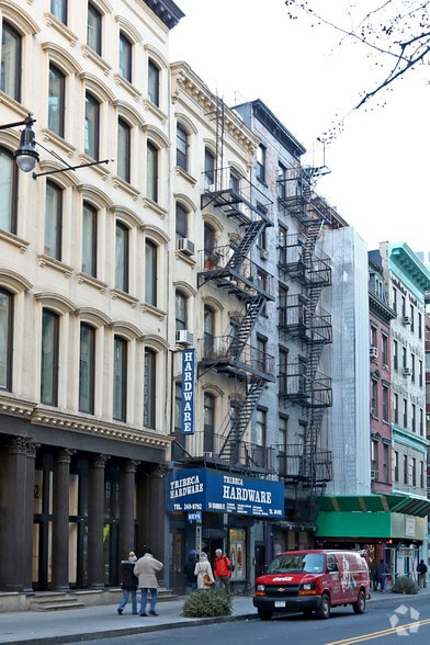 154 Chambers St, New York, NY for lease - Building Photo - Image 2 of 13