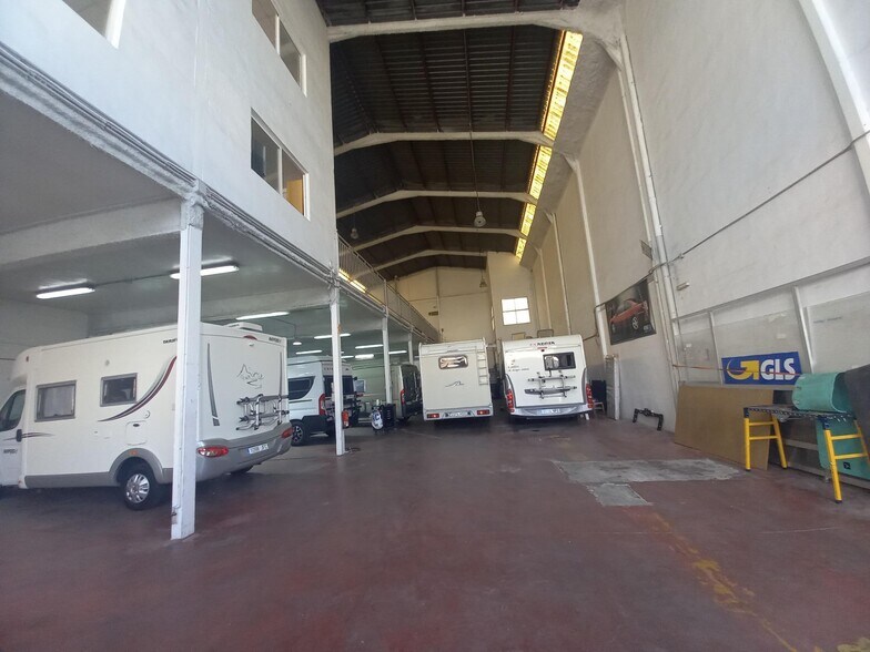 Industrial in Elche for lease - Building Photo - Image 2 of 9