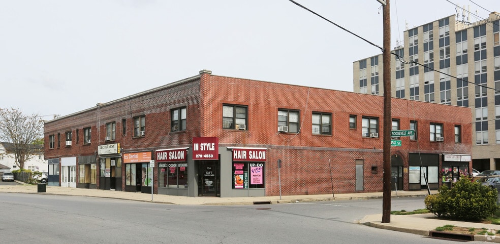 73-83 Roosevelt Ave, Valley Stream, NY à louer - Photo principale - Image 1 de 7