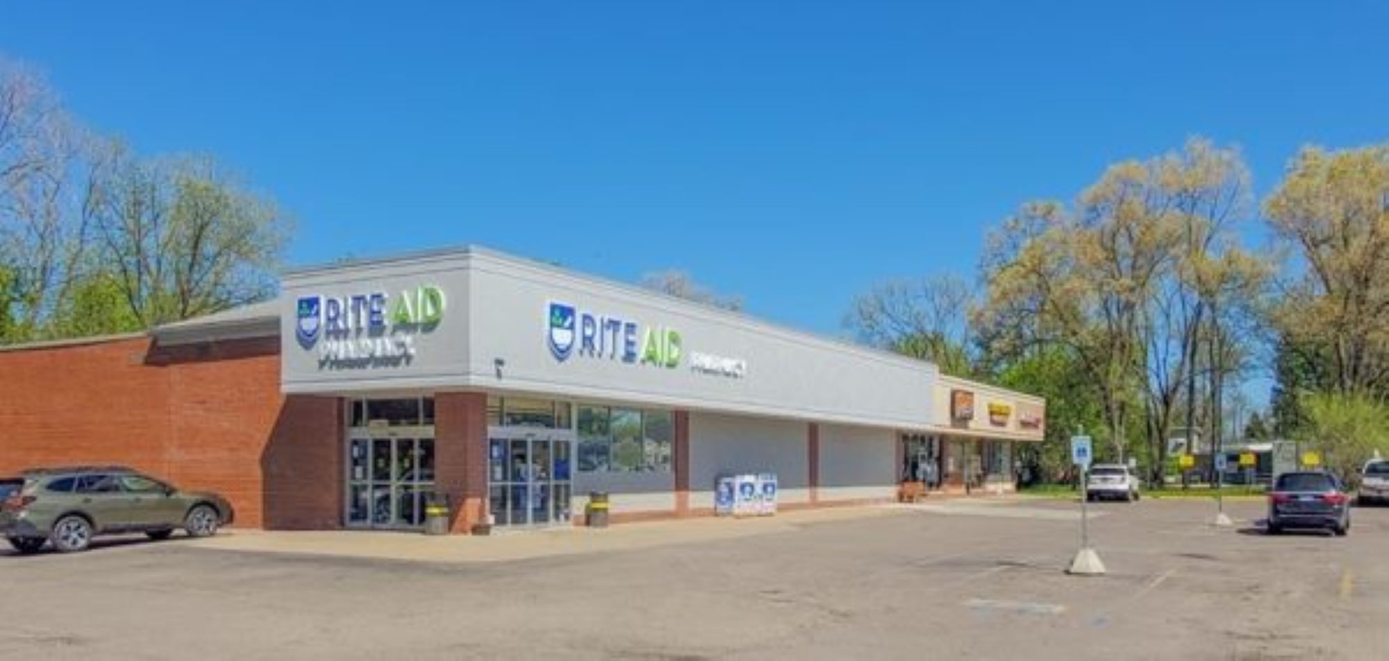 1001-1005 N Leroy St, Fenton, MI à louer Photo principale- Image 1 de 2